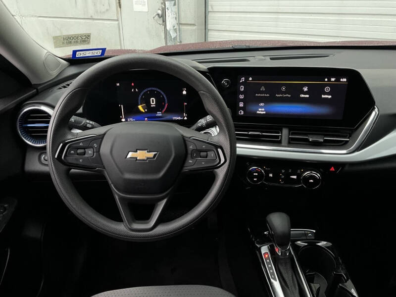 2025 Chevrolet Trax LT