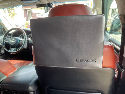 2018 Lexus LX 570 Three-Row