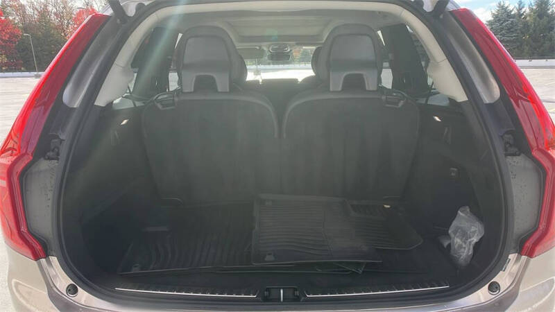 2025 Volvo XC90 B5 Plus Bright Theme