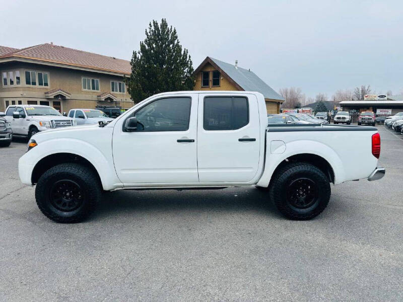 2016 Nissan Frontier SV photo 4