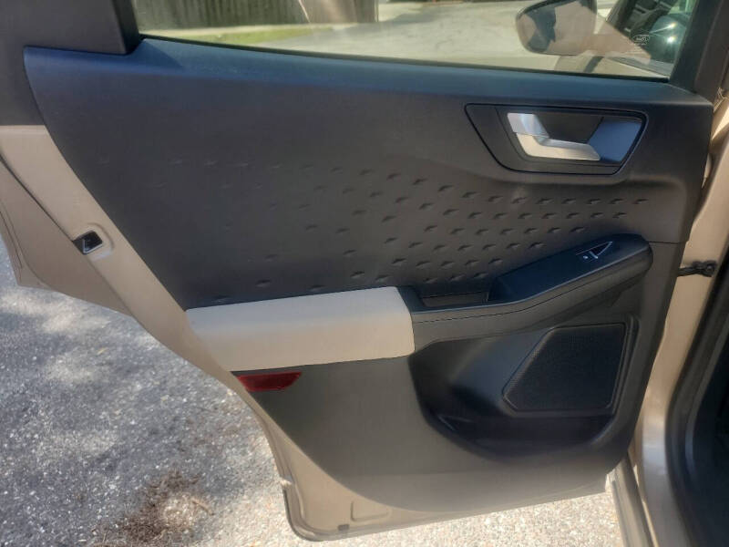 2020 Ford Escape SE