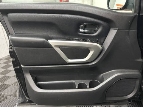 2017 Nissan Titan SV