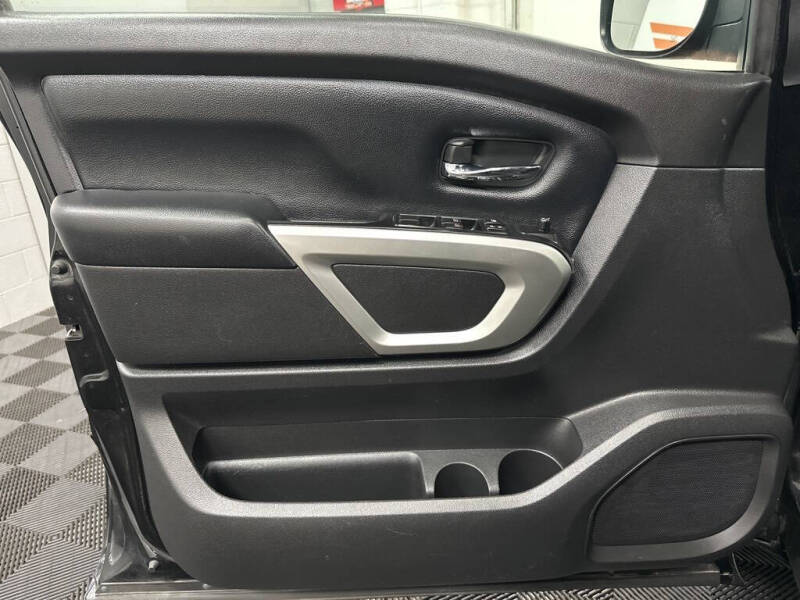 2017 Nissan Titan SV