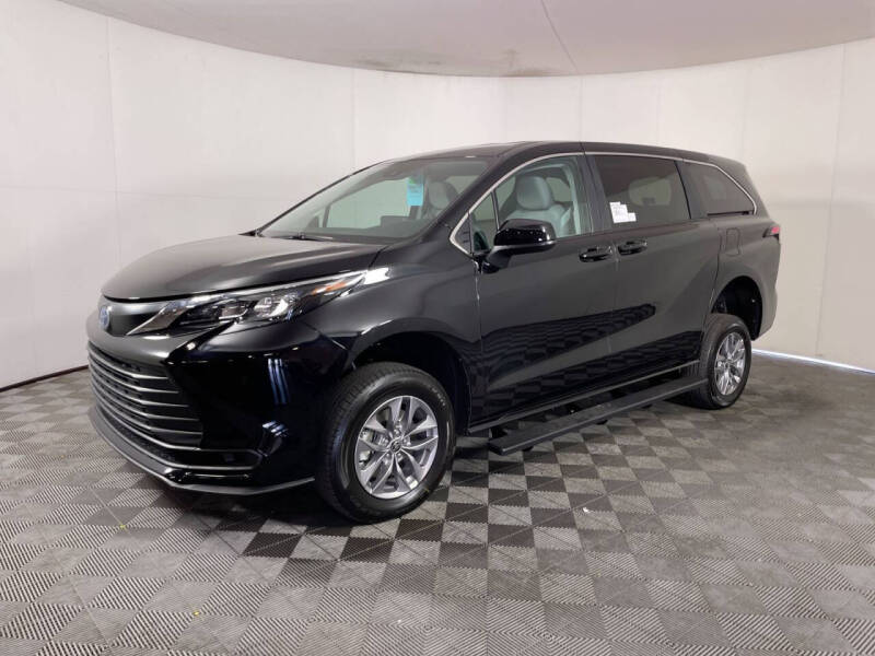 2024 Toyota Sienna LE 8-Passenger