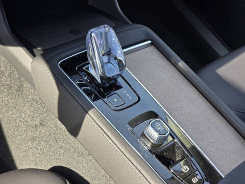 2025 Volvo XC90 B5 Plus Bright Theme 7P