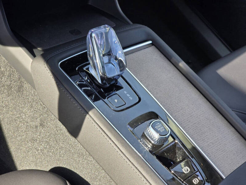 2025 Volvo XC90 B5 Plus Bright Theme 7P