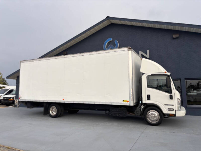 2017 Isuzu NRR 24FT Box Truck