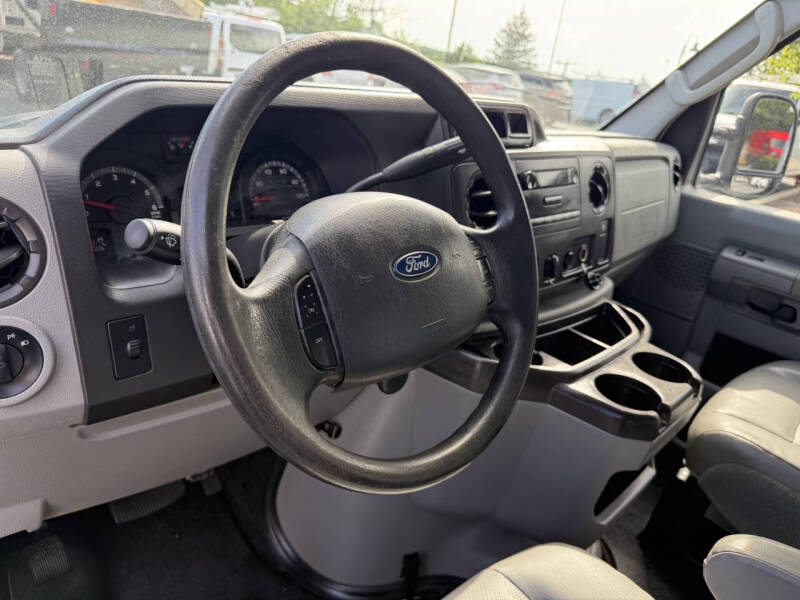 2014 Ford E-Series E-350 SD