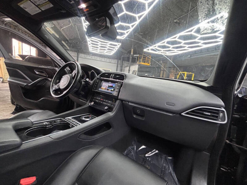 2017 Jaguar F-PACE 35t Premium