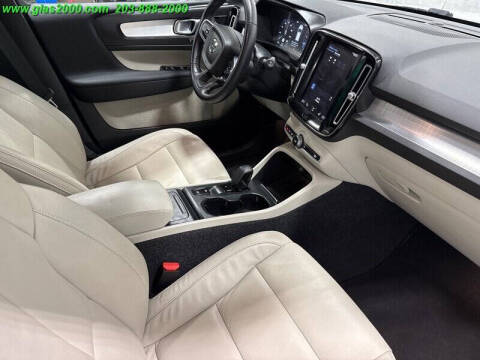 2022 Volvo XC40 T5 Momentum