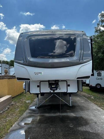 2023 Starcraft RV GSL Fifth Wheel