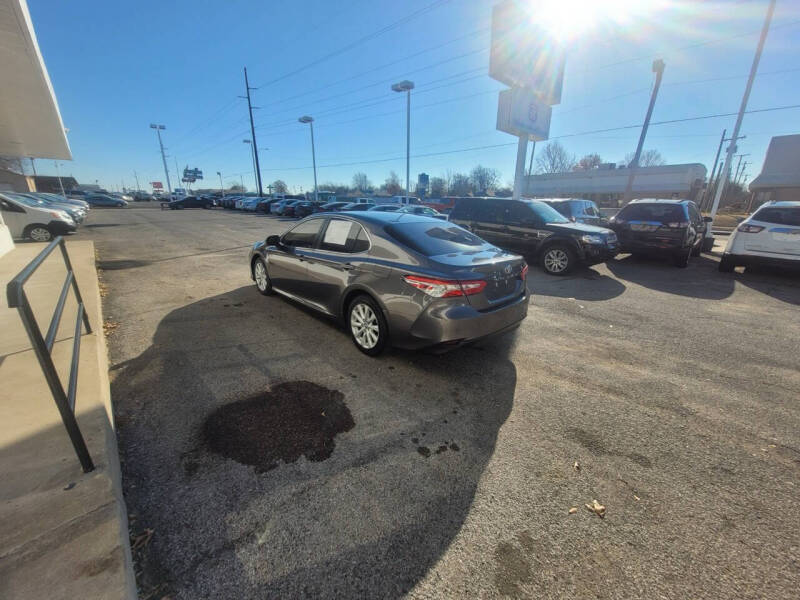 2018 Toyota Camry LE photo 5