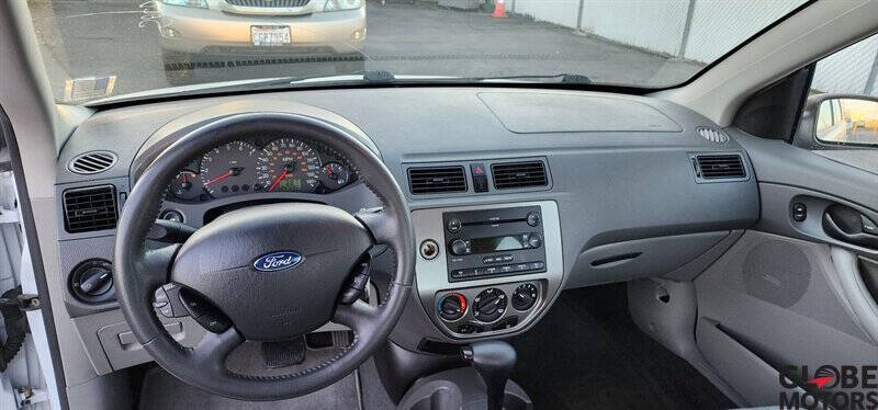 2005 Ford Focus ZX4 SES