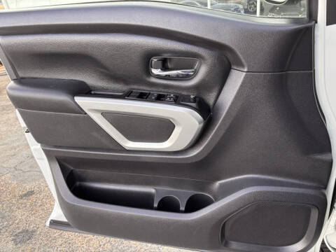 2017 Nissan Titan SV