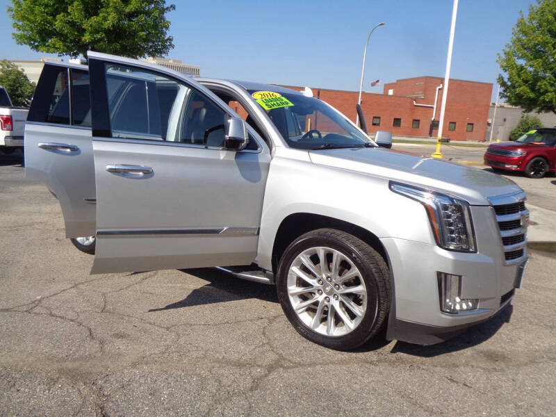 2016 Cadillac Escalade Luxury Collection