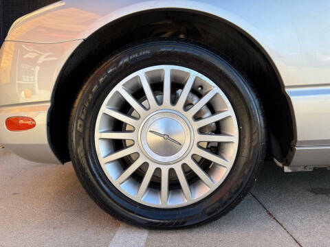 2004 Ford Thunderbird Deluxe