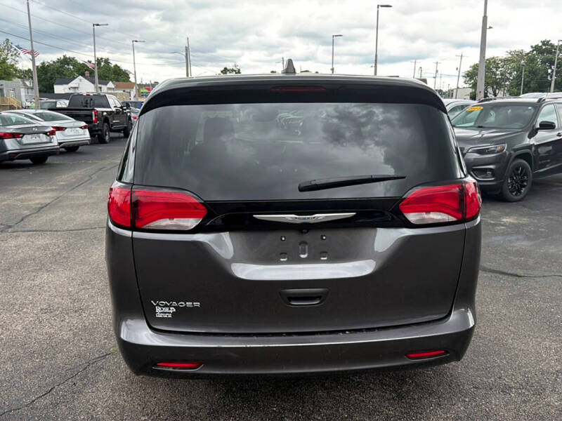 2023 Chrysler Voyager LX