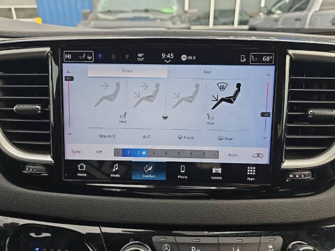 2025 Chrysler Pacifica Select