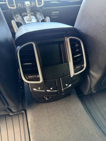 2017 Porsche Cayenne S E-Hybrid Platinum Edition