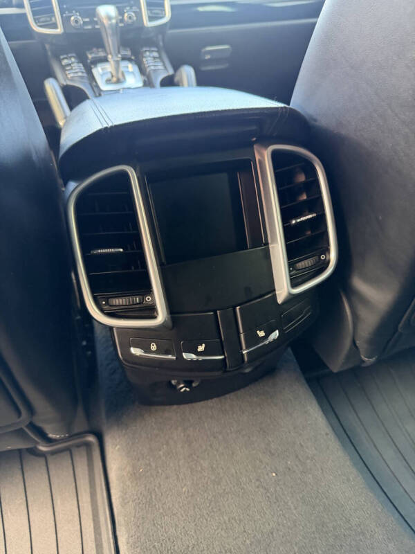 2017 Porsche Cayenne S E-Hybrid Platinum Edition