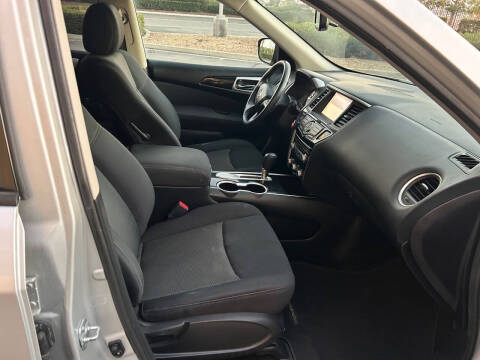 2017 Nissan Pathfinder SV