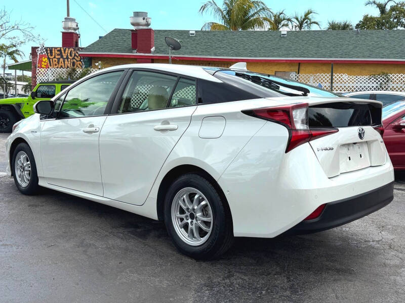 2020 Toyota Prius LE