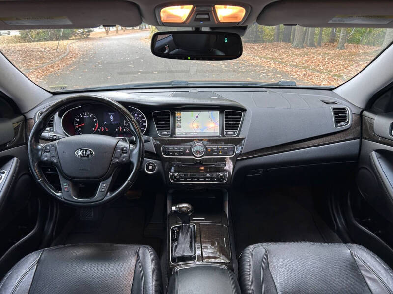 2015 Kia Cadenza Premium photo 18