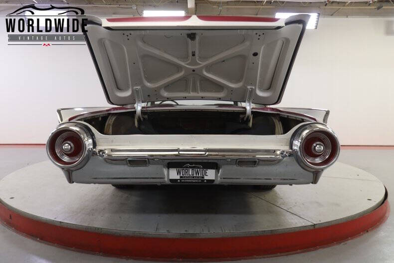 1962 Ford Thunderbird