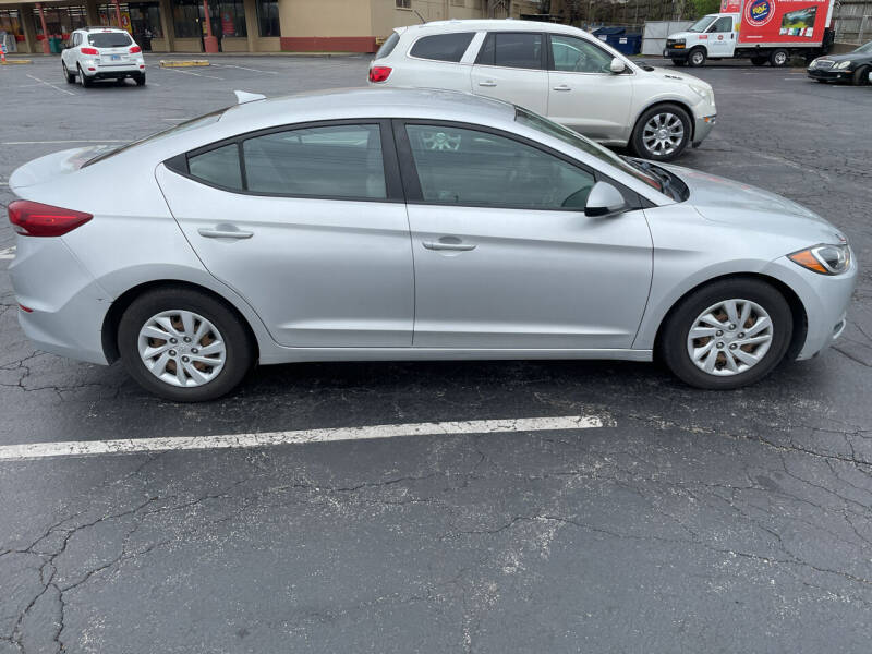 2017 Hyundai Elantra SE