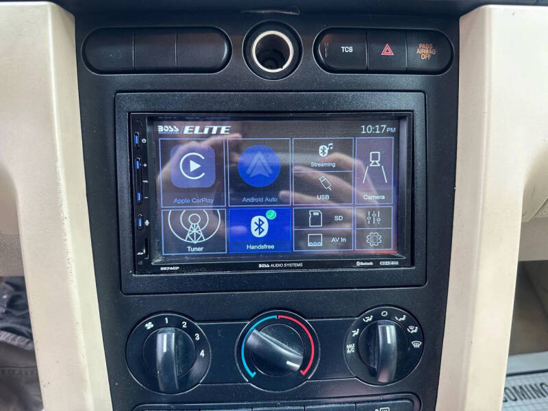 2005 Ford Mustang V6 Deluxe