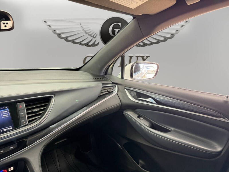 2022 Buick Enclave Essence