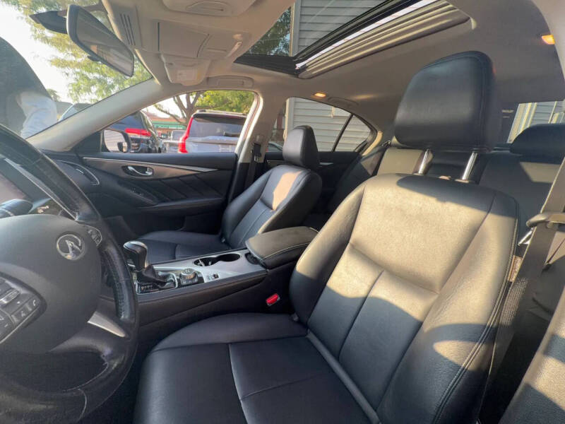 2015 Infiniti Q50
