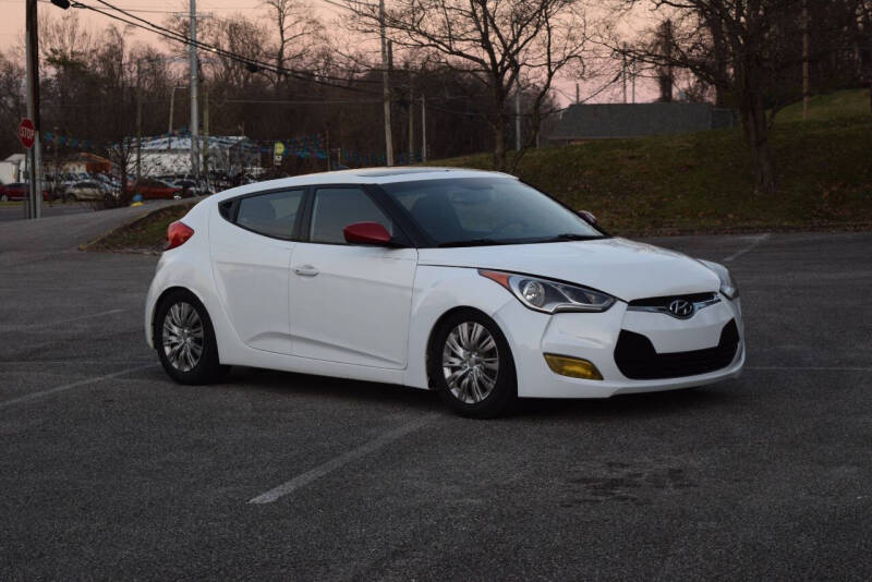 2017 Hyundai Veloster Value Edition's photo