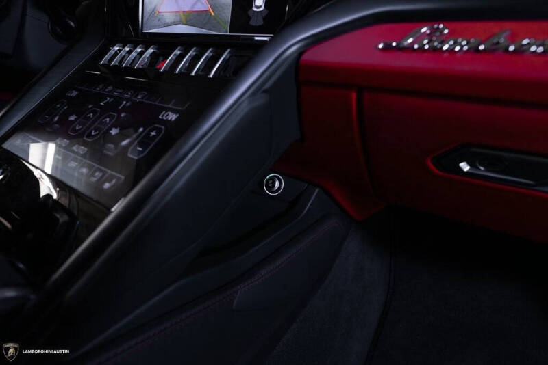 2023 Lamborghini Urus S