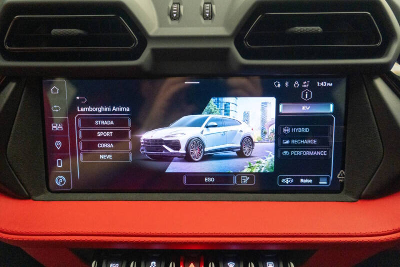 2025 Lamborghini Urus SE