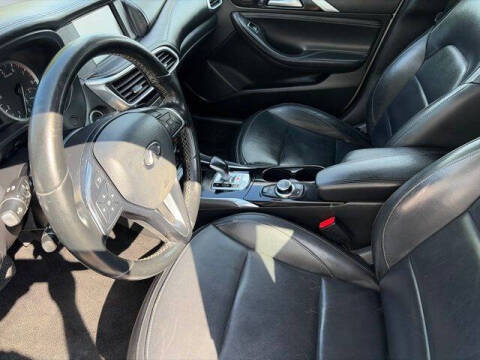 2017 Infiniti QX30 Premium