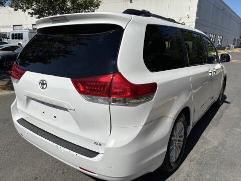 2011 Toyota Sienna XLE 8-Passenger