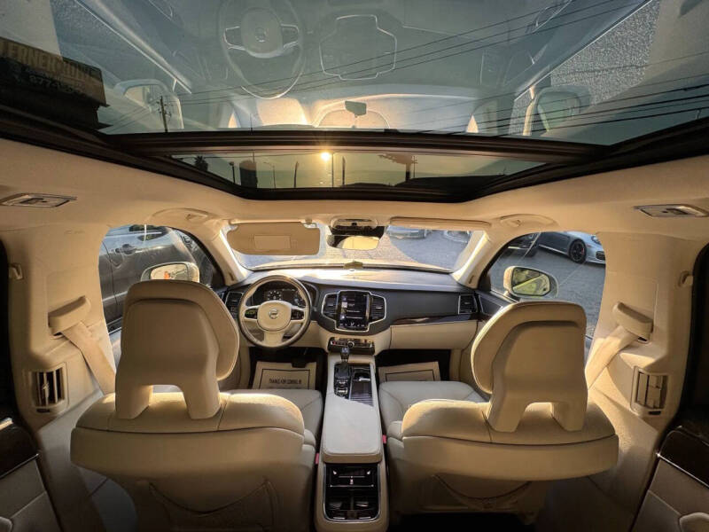 2017 Volvo XC90 T6 Momentum