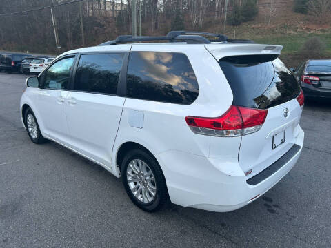 2014 Toyota Sienna XLE 8-Passenger