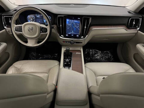 2022 Volvo S60 B5 Momentum