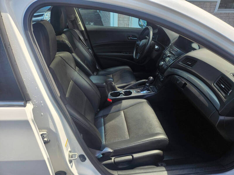 2013 Acura ILX 2.0L w/Premium