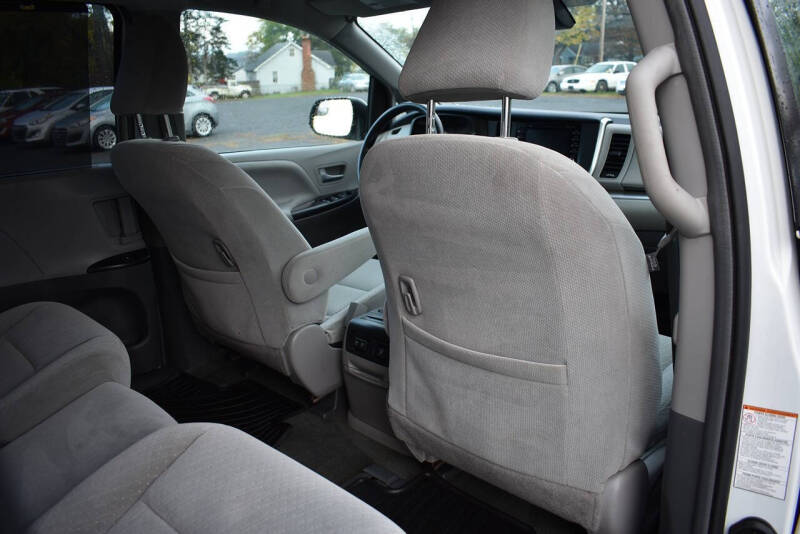 2018 Toyota Sienna LE 8-Passenger