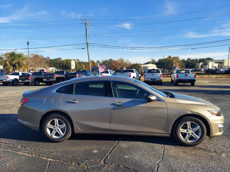 2022 Chevrolet Malibu null photo 4