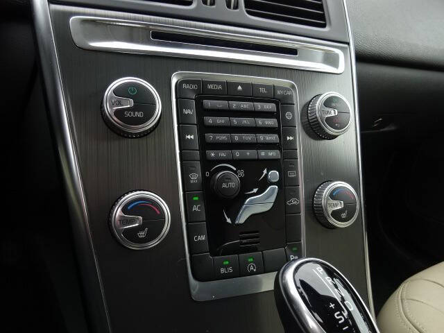 2016 Volvo XC60 T6 Drive-E R-Design Platinum