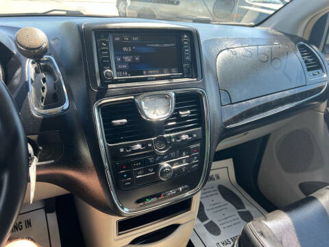 2014 Chrysler Town and Country Touring