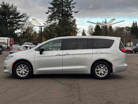 2024 Chrysler Voyager LX