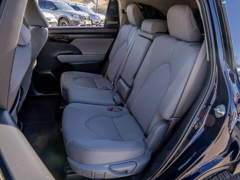 2020 Toyota Highlander LE