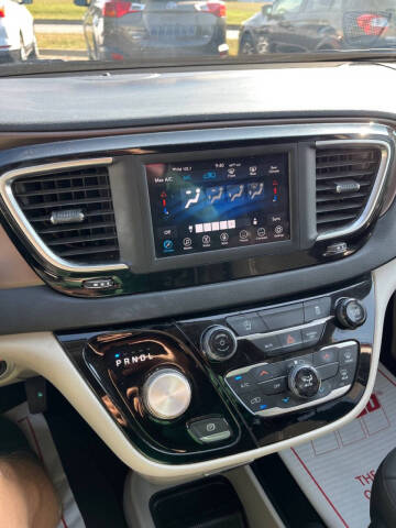 2020 Chrysler Voyager LX