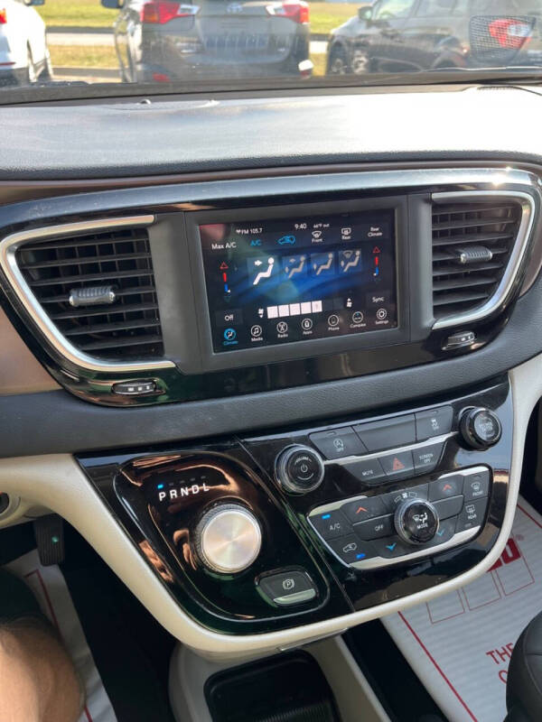 2020 Chrysler Voyager LX