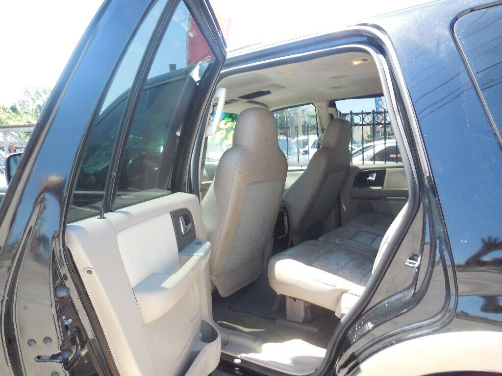 Black 2003 Ford Expedition Eddie Bauer Eddie Bauer 4dr SUV 7